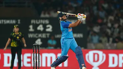 19 साल की तूफानी बल्लेबाज टीम इंडिया को कैप्टन कूल के अंदाज में दिला रही जीत पर धोनी से नहीं हो पा रही मुलाकात