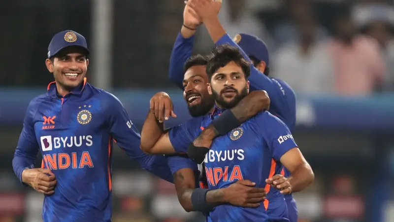 indvsnz: भारत के पास लगातार दूसरे क्लीन स्वीप और नंबर 1 odi टीम बनने का मौका, कैसे बचेगा न्यूजीलैंड?