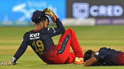 dinesh karthik : 8 मैच 83 रन, 'फिनिशर' से फिनिश हो रहे दिनेश कार्तिक, rcb की run out कराने से भी बढ़ी टेंशन, क्या अब लेना चाहिए संन्यास?
