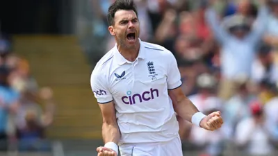 James Anderson, Video : ऑस्ट्रेलिया के कैरी को घातक इनस्विंग पर एंडरसन ने किया बोल्ड, 1100 विकेटों से रचा इतिहास    - james anderson, video : ऑस्ट्रेलिया के कैरी को घातक इनस्विंग पर एंडरसन ने किया बोल्ड, 1100 विकेटों से रचा इतिहास   