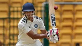 Duleep Trophy सेमीफाइनल में बड़ा विवाद, 4 मिनट 43 सेकेंड में गेंदबाज ने डाली तीन गेंद, स्पिरिट ऑफ क्रिकेट पर उठे सवाल