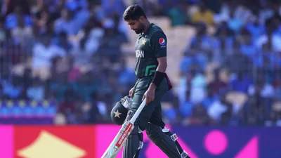 Babar Azam : 'कप्तानी ने उसे खत्म कर दिया', 50 रन जड़कर आउट हुए पाकिस्तानी कप्तान बाबर आजम तो फैंस ने किया ट्रोल  - Babar Azam : 'कप्तानी ने उसे खत्म कर दिया', 50 रन जड़कर आउट हुए पाकिस्तानी कप्तान बाबर आजम तो फैंस ने किया ट्रोल 