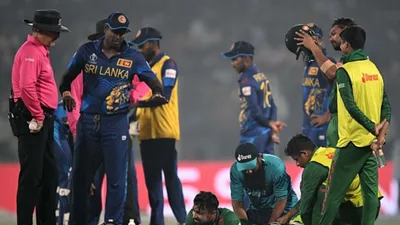 SL vs BAN: बांग्लादेशी बल्लेबाज ने मैदान में इलाज कराया तो एंजेलो मैथ्यूज ने अंपायर्स को मारा ताना, मिला ऐसा रिएक्शन - SL vs BAN: बांग्लादेशी बल्लेबाज ने मैदान में इलाज कराया तो एंजेलो मैथ्यूज ने अंपायर्स को मारा ताना, मिला ऐसा रिएक्शन