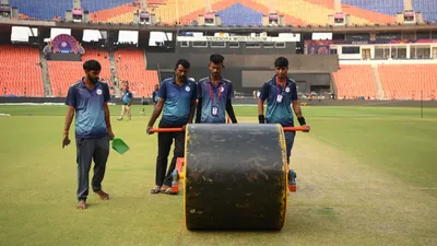 पिच विवाद वाले आईसीसी कंसल्टेंट ने World Cup Final से पहले भारत छोड़ा, ये भारतीय दिग्गज तैयार कर रहे विकेट - पिच विवाद वाले आईसीसी कंसल्टेंट ने World Cup Final से पहले भारत छोड़ा, ये भारतीय दिग्गज तैयार कर रहे विकेट