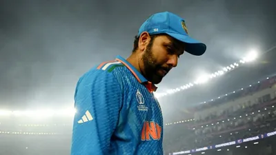 World Cup 2023 फाइनल में हार से बुरी तरह टूटे रोहित शर्मा, मैदान पर छलक आए आंसू, चुपचाप अकेले लौट गए पवेलियन, देखिए Video - World Cup 2023 फाइनल में हार से बुरी तरह टूटे रोहित शर्मा, मैदान पर छलक आए आंसू, चुपचाप अकेले लौट गए पवेलियन