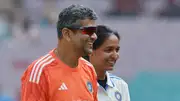 Amol Muzumdar Head coach of India and Harmanpreet Kaur (C) of India. (Getty Images)