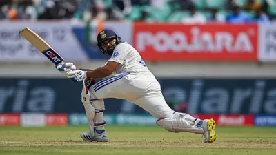 Rohit Sharma Century: रोहित शर्मा ने राजकोट में इंग्लिश गेंदबाजों को कूटा, रिकॉर्ड छक्‍के लगाकर ठोका शतक, एमएस धोनी को भी छोड़ा पीछे - ind vs eng Rohit Sharma Century surpasses MS Dhoni most test sixes records india vs england 3rd test Rajkot