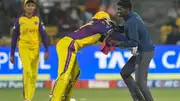 Alyssa Healy tackling a pitch invader. 