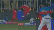 Colin Munro hugs the ballboy after he takes a catch (Screengrab: PSL, X)