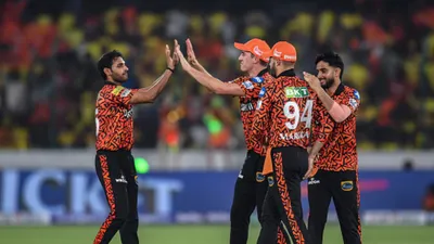 SRH vs DC: 'बल्लेबाजी से आपको स्पॉन्सर मिलते हैं लेकिन गेंदबाजी से आप चैंपियन बनते हैं', जानें SRH के सीनियर गेंदबाज ने मैच के बाद किसपर कसा तंज - SRH vs DC Batting Wins You Sponsorships Bowling Wins You Championships Bhuvneshwar Kumar