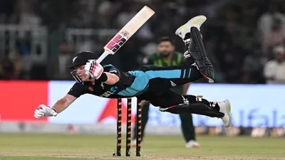 PAK vs NZ Never seen like this in cricket tim seifert dives from the crease to hit a four on a wide ball VIDEO goes viral