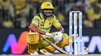 Ruturaj Gaikwad wicket celebrating by  fans because ms dhoni walked out to bat video ipl 2024 csk vs srh 