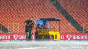 Ground staff take shelter under umbrellas at Narendra Modi Stadium, Ahmedabad (Getty Images)