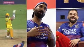 RCB vs CSK मैच में छक्का लगाने के दौरान धोनी और ड्रेसिंग रूम में दिनेश कार्तिक व विराट कोहली 