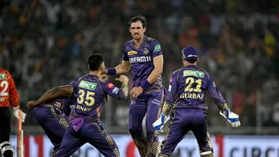 KKR vs SRH: मिचेल स्टार्क के खिलाफ कांप उठते हैं ट्रेविस हेड, दूसरी गेंद पर उखाड़ा डंडा, गेंदबाज के खिलाफ अब तक बना पाए हैं सिर्फ 1 रन - KKR vs SRH Travis Head trembles against Mitchell Starc uproots stumps on second ball video