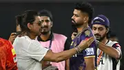 KKR team co-owner Shah Rukh Khan speaks to captain Shreyas Iyer after they reach IPL 2024 final (Getty Images)