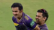 Sunil Narine lifts Gautam Gambhir after KKR's win in IPL 2024 final (Screengrab: JioCinema, X)