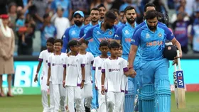 T20 World Cup 20222 में एक मैच के लिए मैदान में आते रोहित शर्मा के साथ बाकी खिलाड़ी 