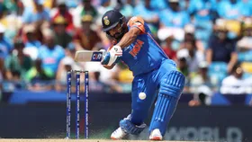 IND vs AFG  अफगानिस्तान के सामने काले रंग की पट्टी पहनकर शॉट खेलते रोहित शर्मा 