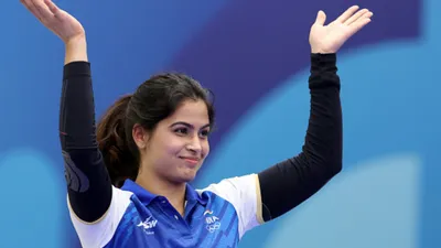 Manu Bhaker : मनु भाकर ने भगवद् गीता पढ़कर जीता ओलिंपिक मेडल, मां के सिखाए इस श्लोक से बढ़ाया भारत का गौरव, जानिए पूरी कहानी - Manu Bhaker won paris olympic 2024 bronze medal reveals bhagavad gita shloka reason video