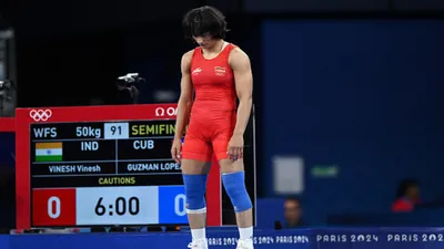 Vinesh Phogat Retirement: विनेश फोगाट ने लिया संन्‍यास, पेरिस ओलिंपिक से डिस्‍क्‍वालीफाई होने के बाद छोड़ी कुश्‍ती - Vinesh Phogat announceme Retirement day after Paris Olympics disqualification