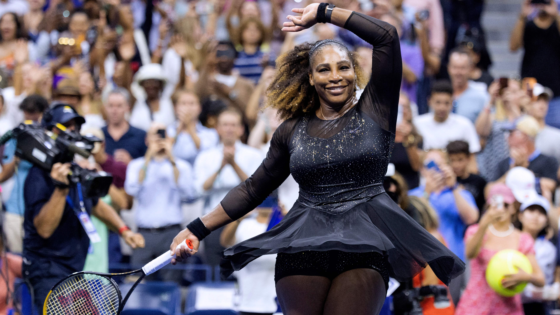 Serena Williams begins her farewell campaign at the US Open with a tough victory against Kovinic